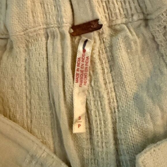 Free People Cream texturized Linen shorts w 5 button up fly S - Picture 3 of 10